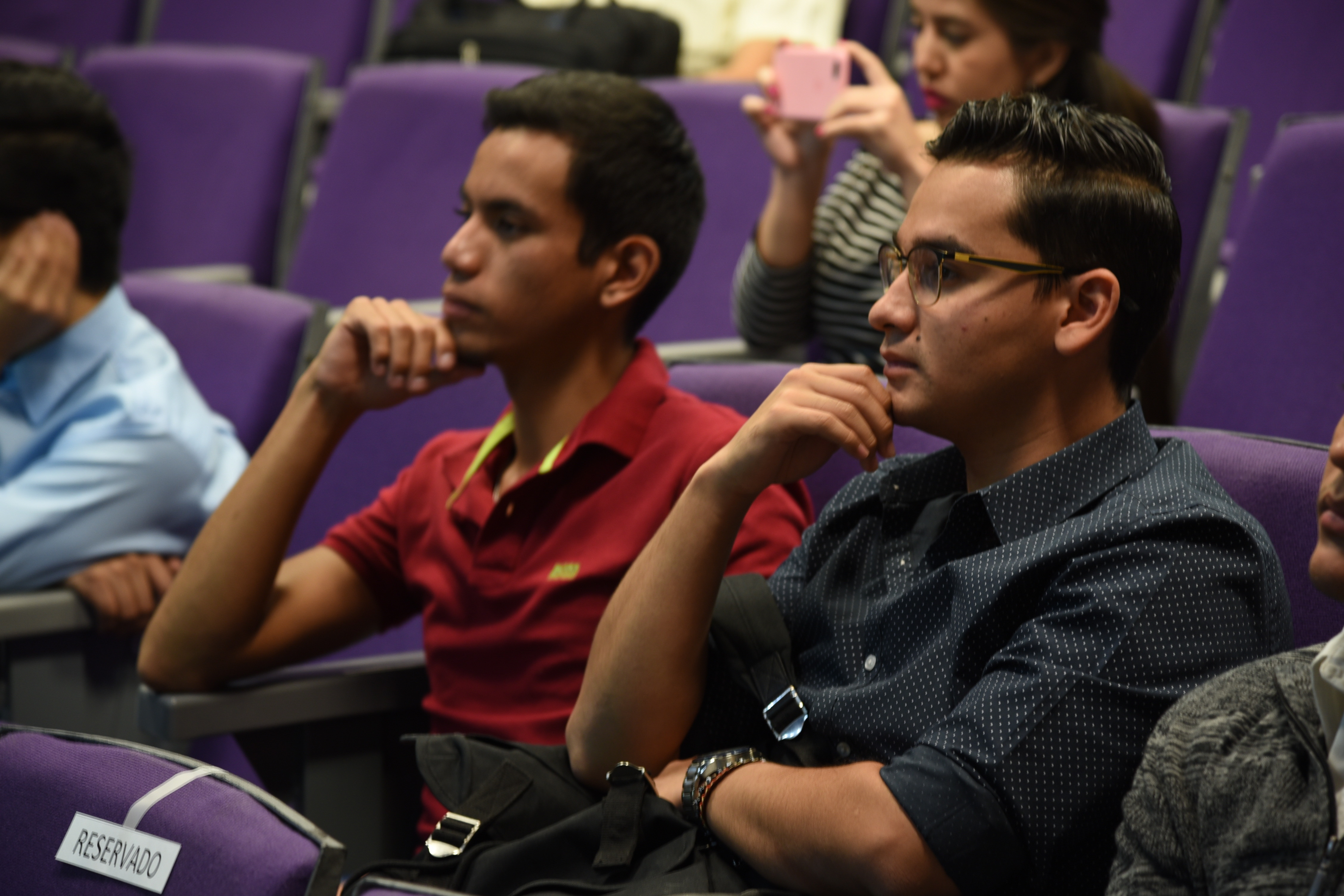 Alumnos asistentes a la conferencia