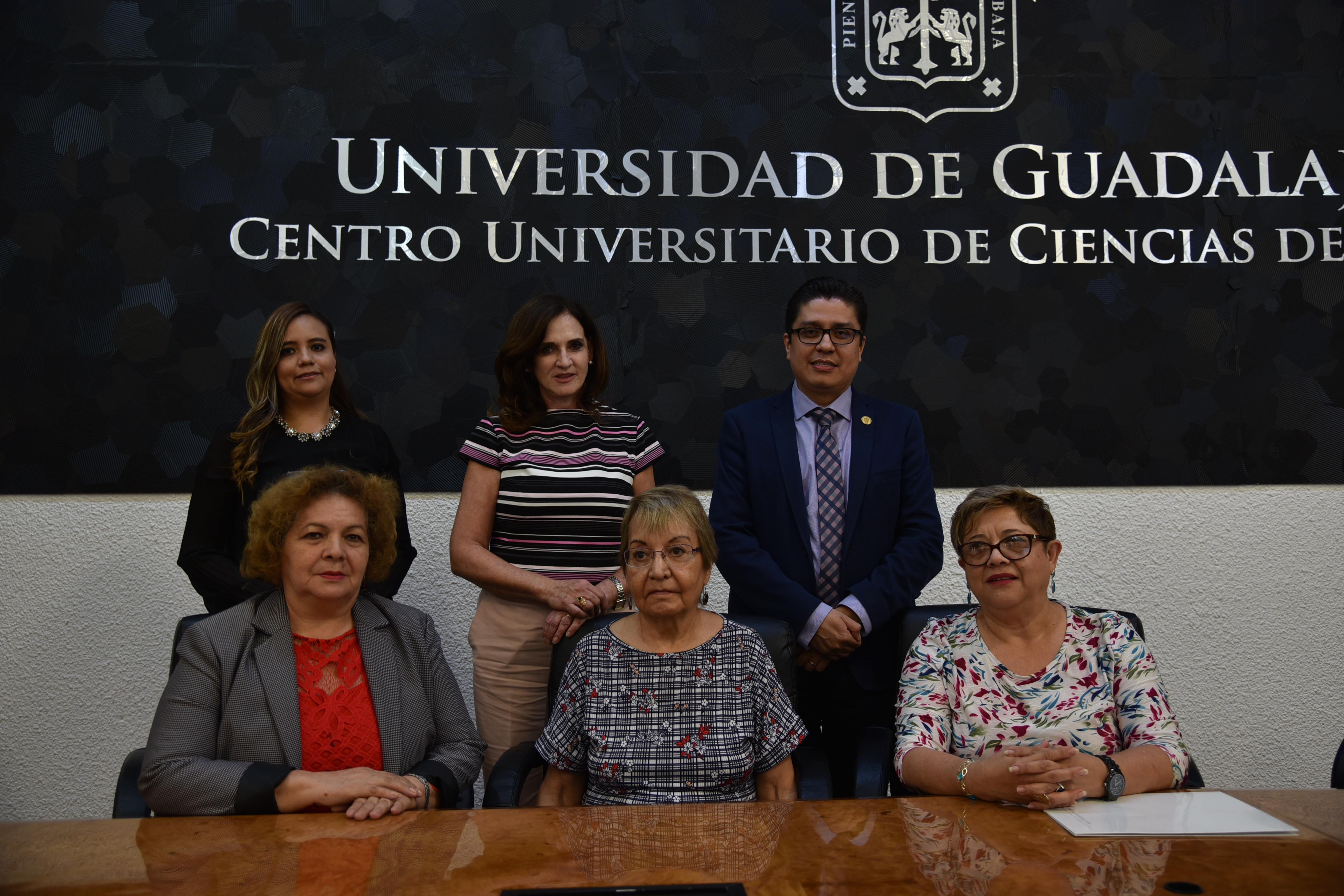 Fotografía grupal al término del evento