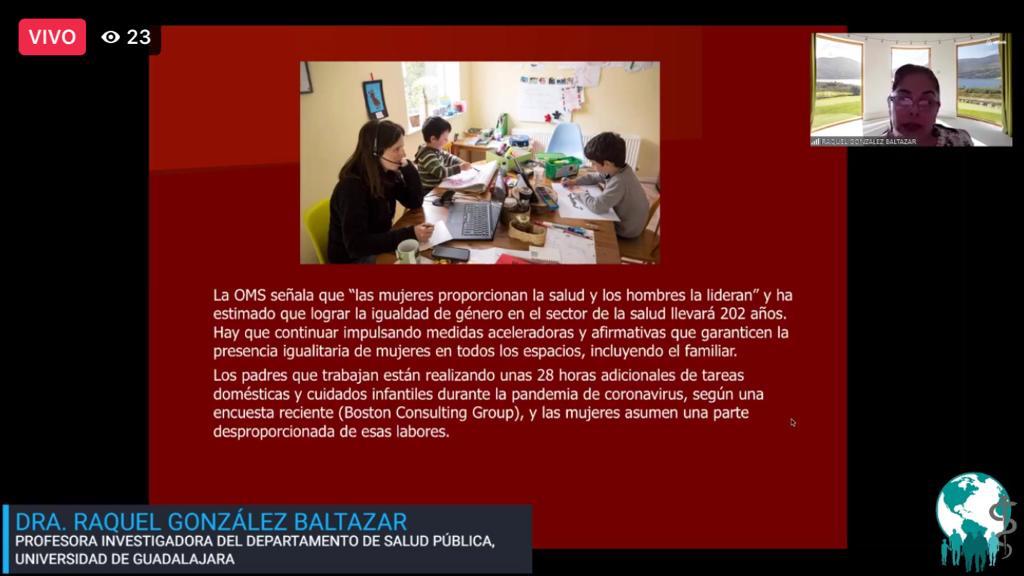 Diapositiva utilizada durante la conferencia con una imagen de una madre trabajando el línea en el comedor junto con sus hijos estudiando