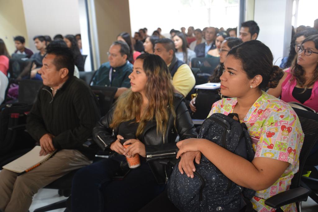 Alumnos asistentes. Se aprecia cupo lleno