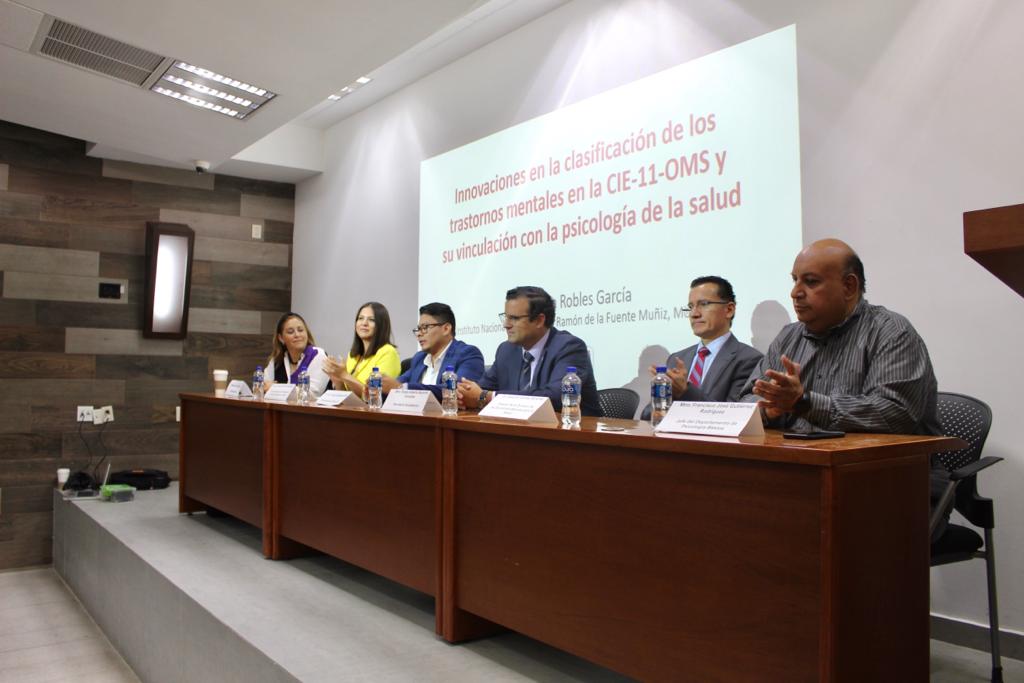 Miembros del presídium durante el acto inaugural