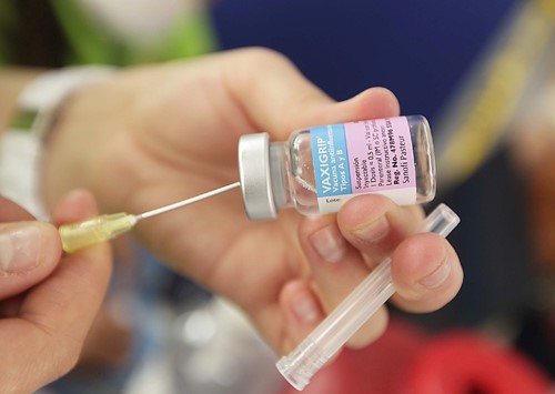 Extracción de vacuna de una ampolleta