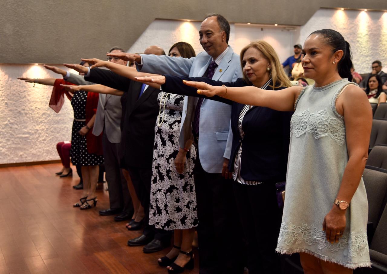 Jefes de Departamento Primera División rindiendo protesta