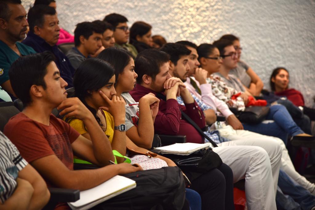 Alumnos asistentes a la conferencia