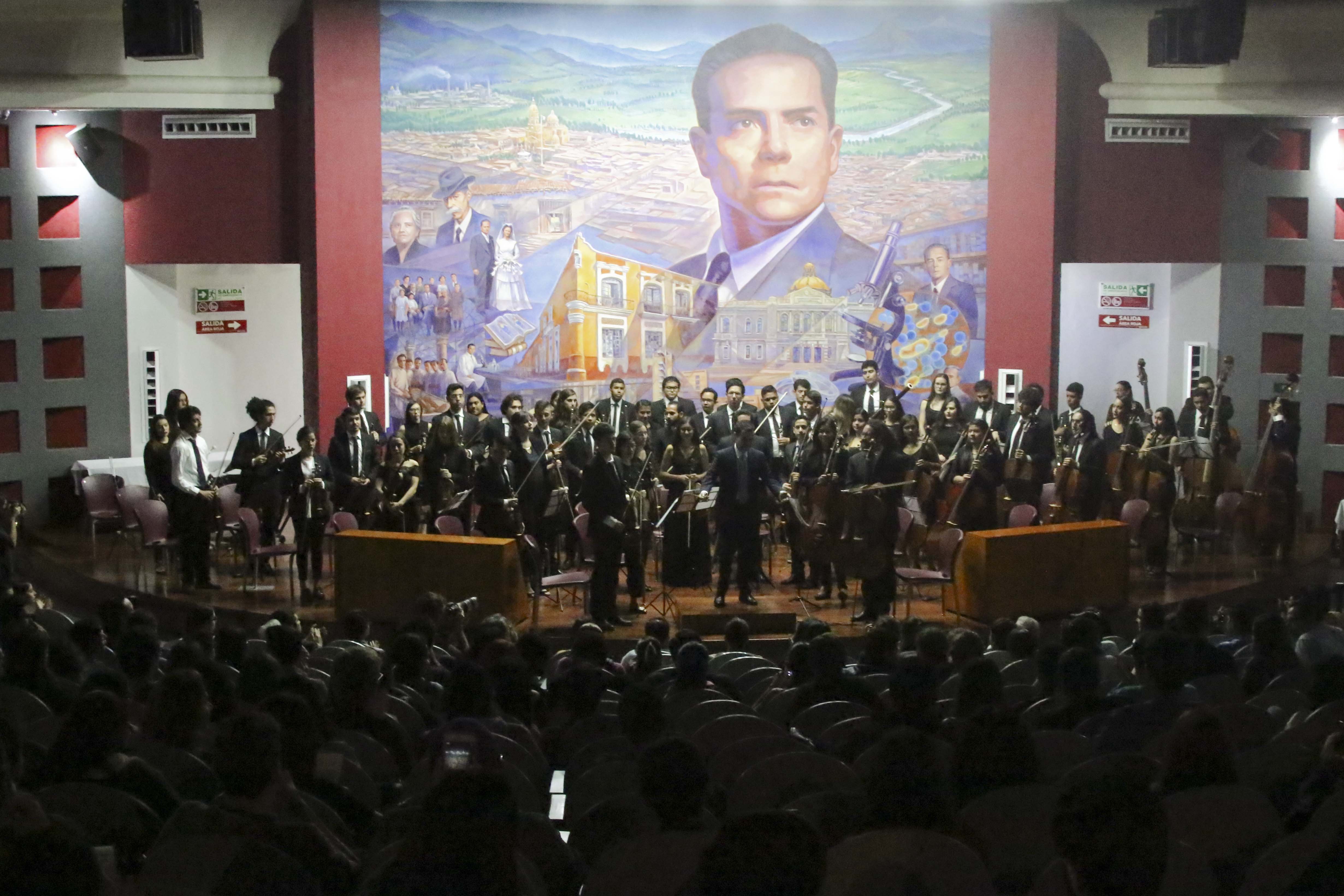 Cierre del concierto de la Orquesta Sinfónica de la UdeG en CUCS