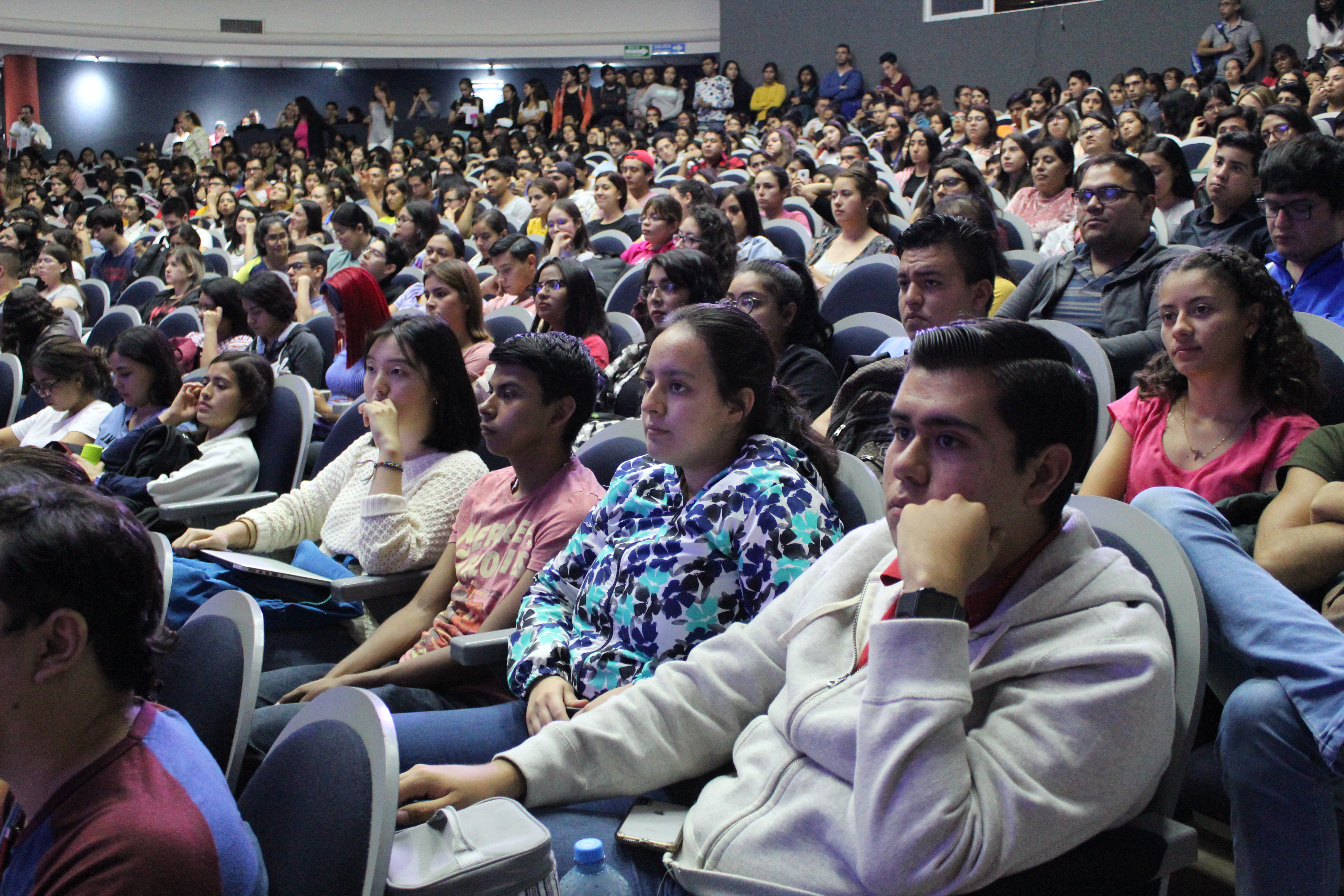 Toma de asistentes al auditorio