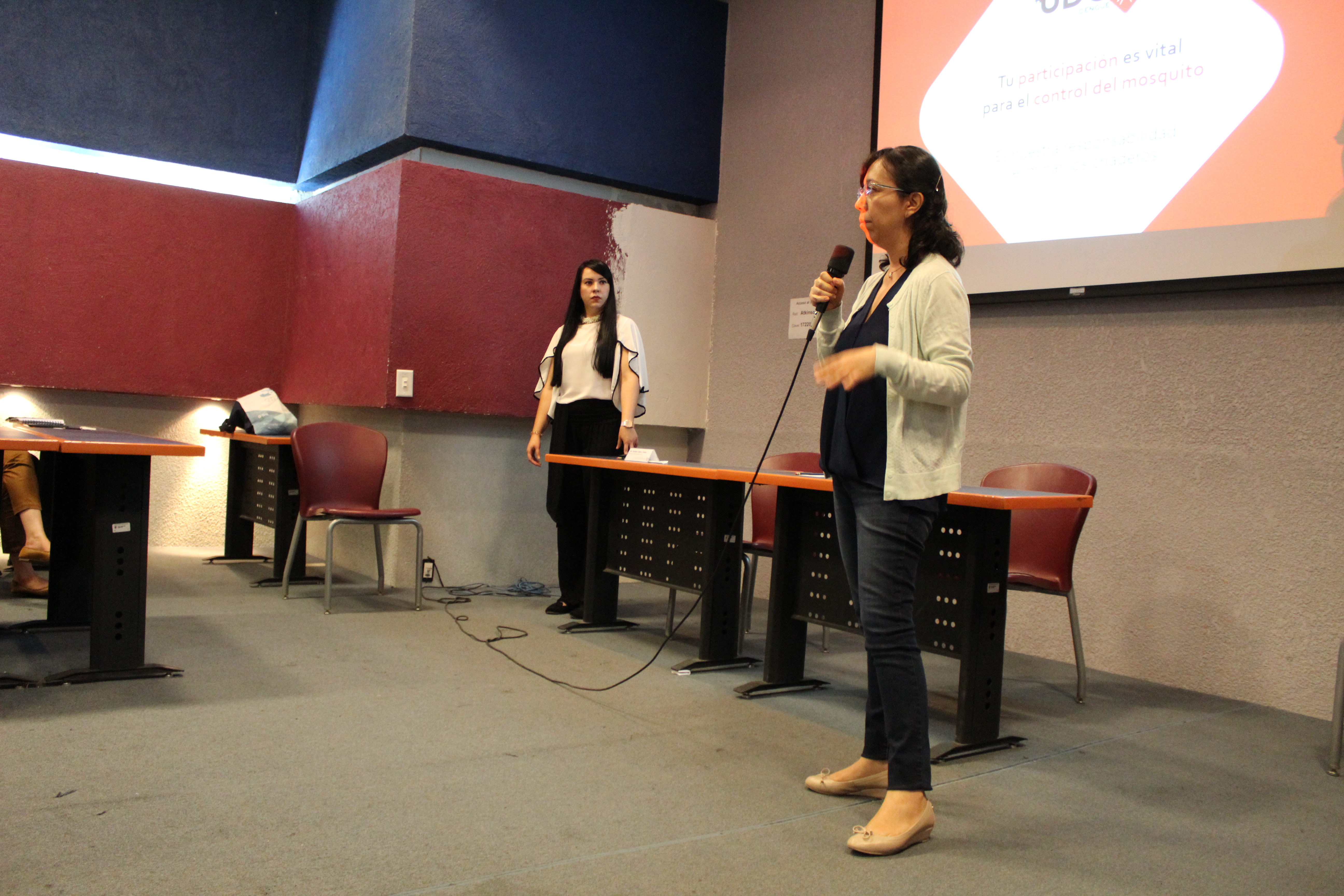 Jefa de Salud Pública presentando a los capacitadores