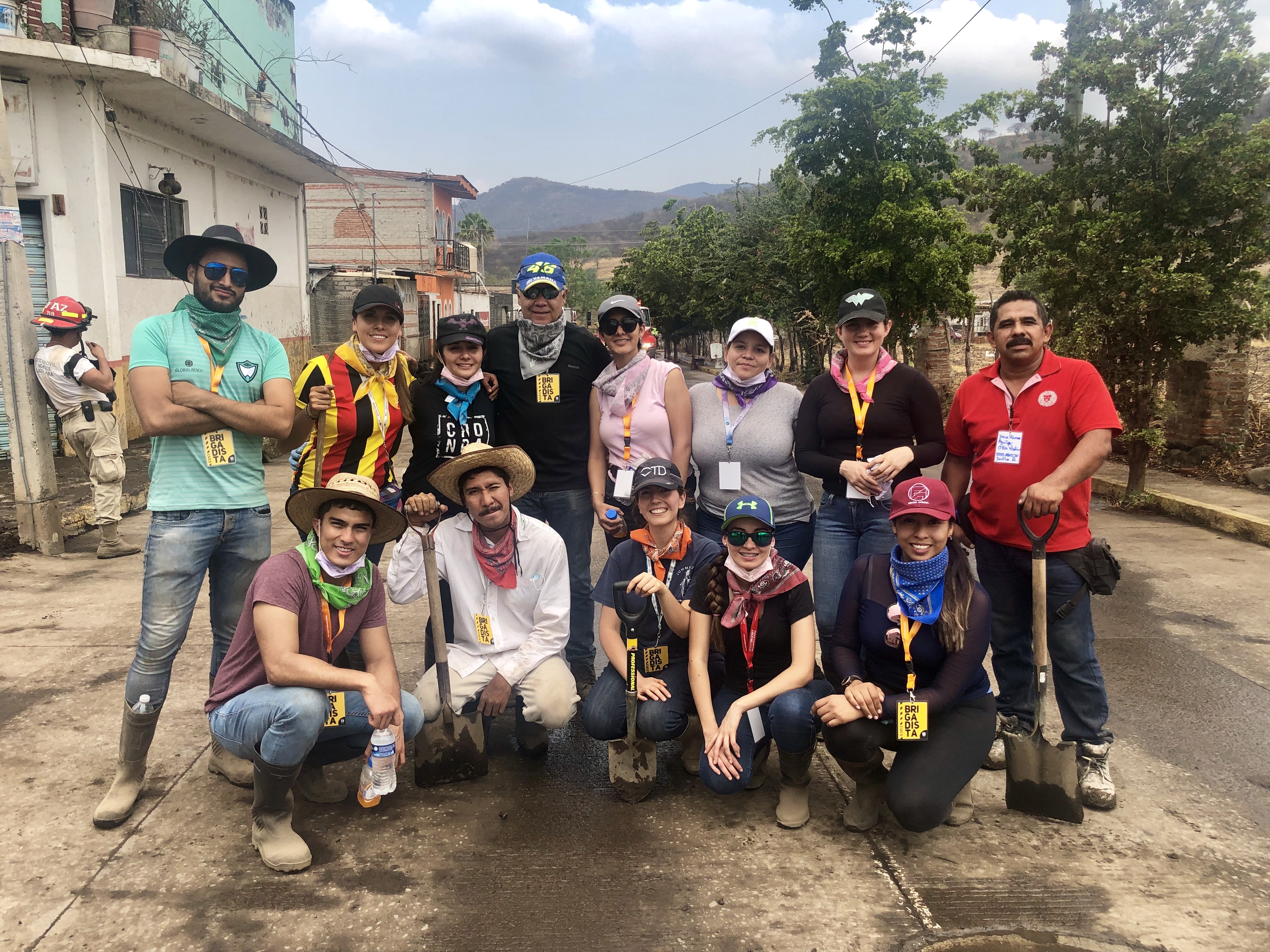 foto grupal de brigadistas del CUCS