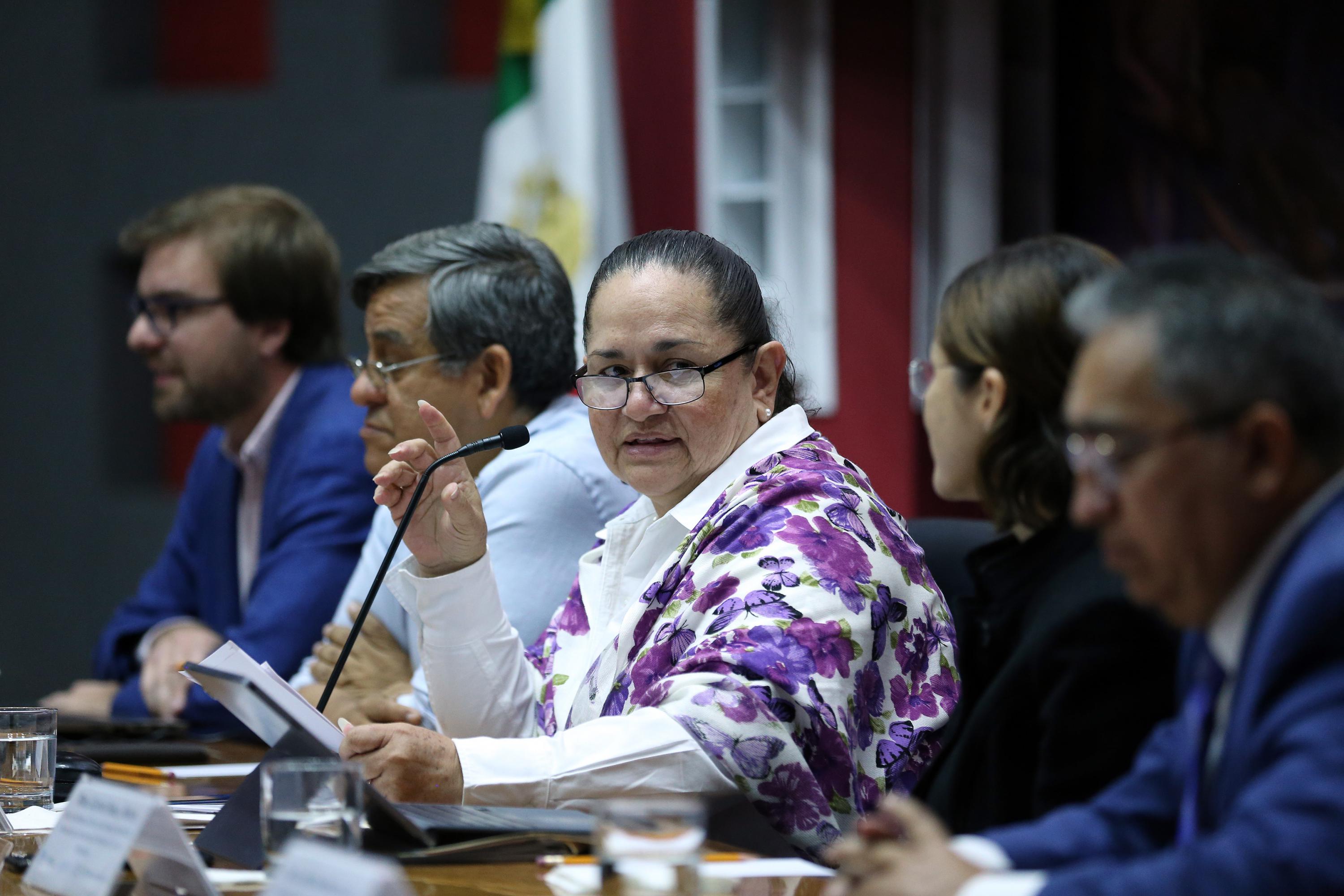 Coordinadora General Administrativa, Dra. Sonia Reynaga Obregón en el presídium