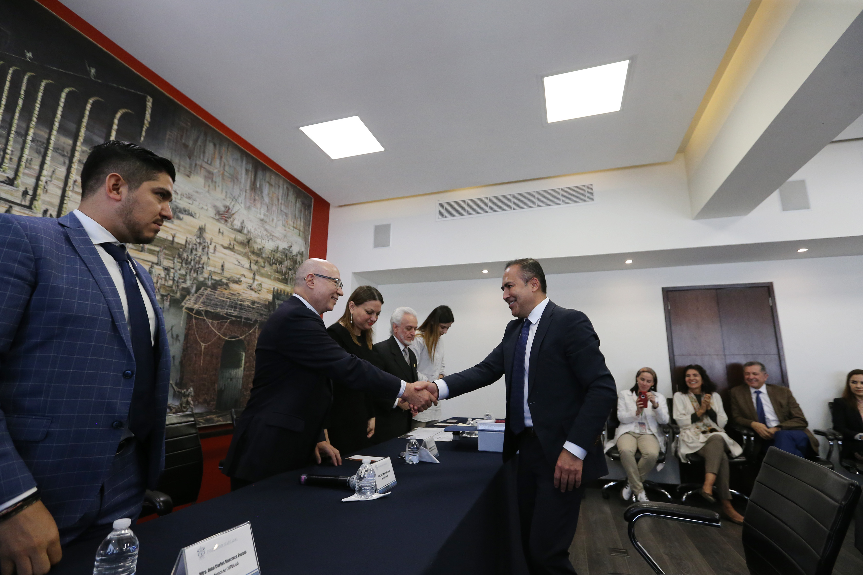 Rector del CUCS saluda a los integrantes de la Comisión de Registro