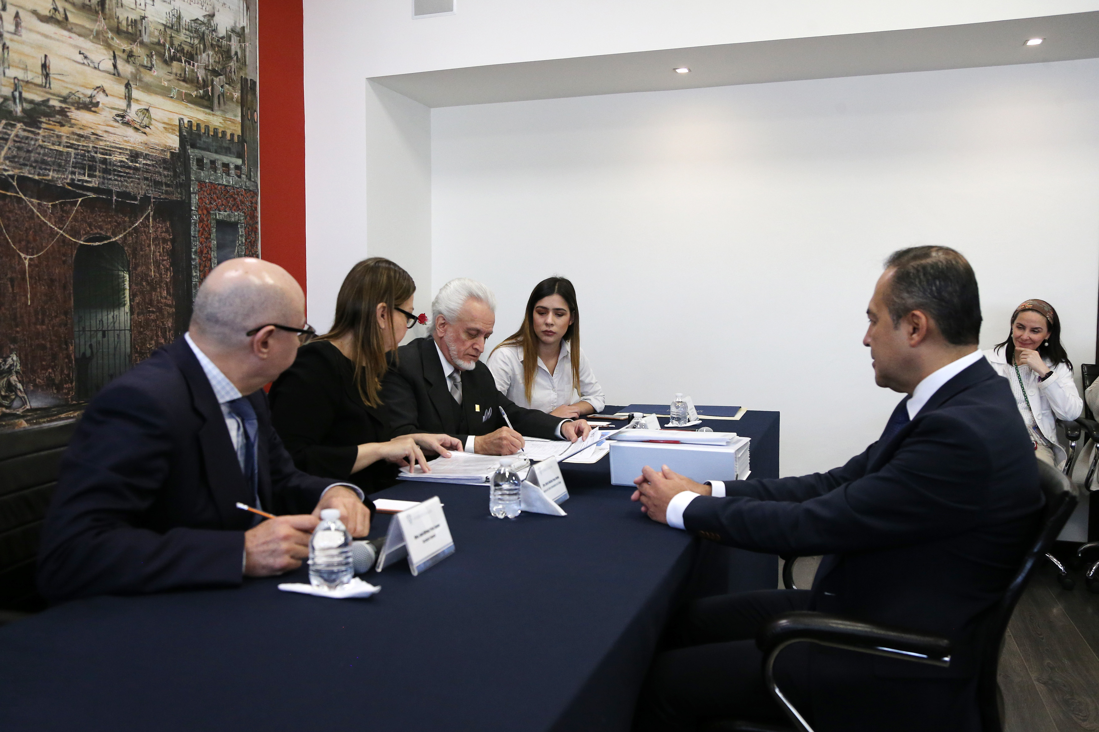 Rector del CUCS se presenta ante los integrantes de la Comisión de Registro