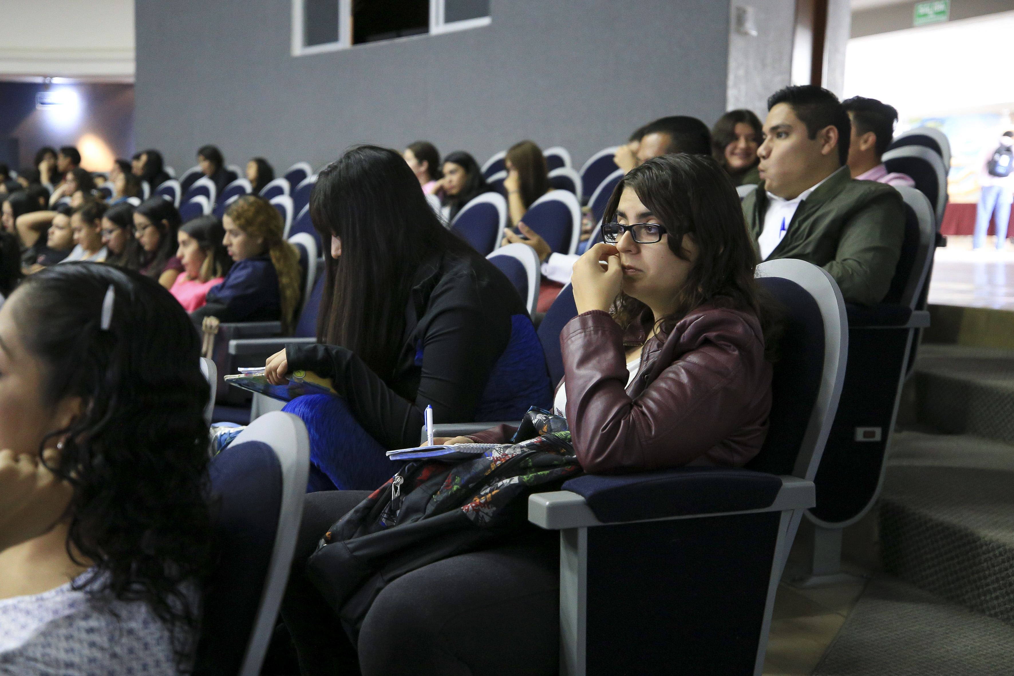 Alumnos asistentes al panel