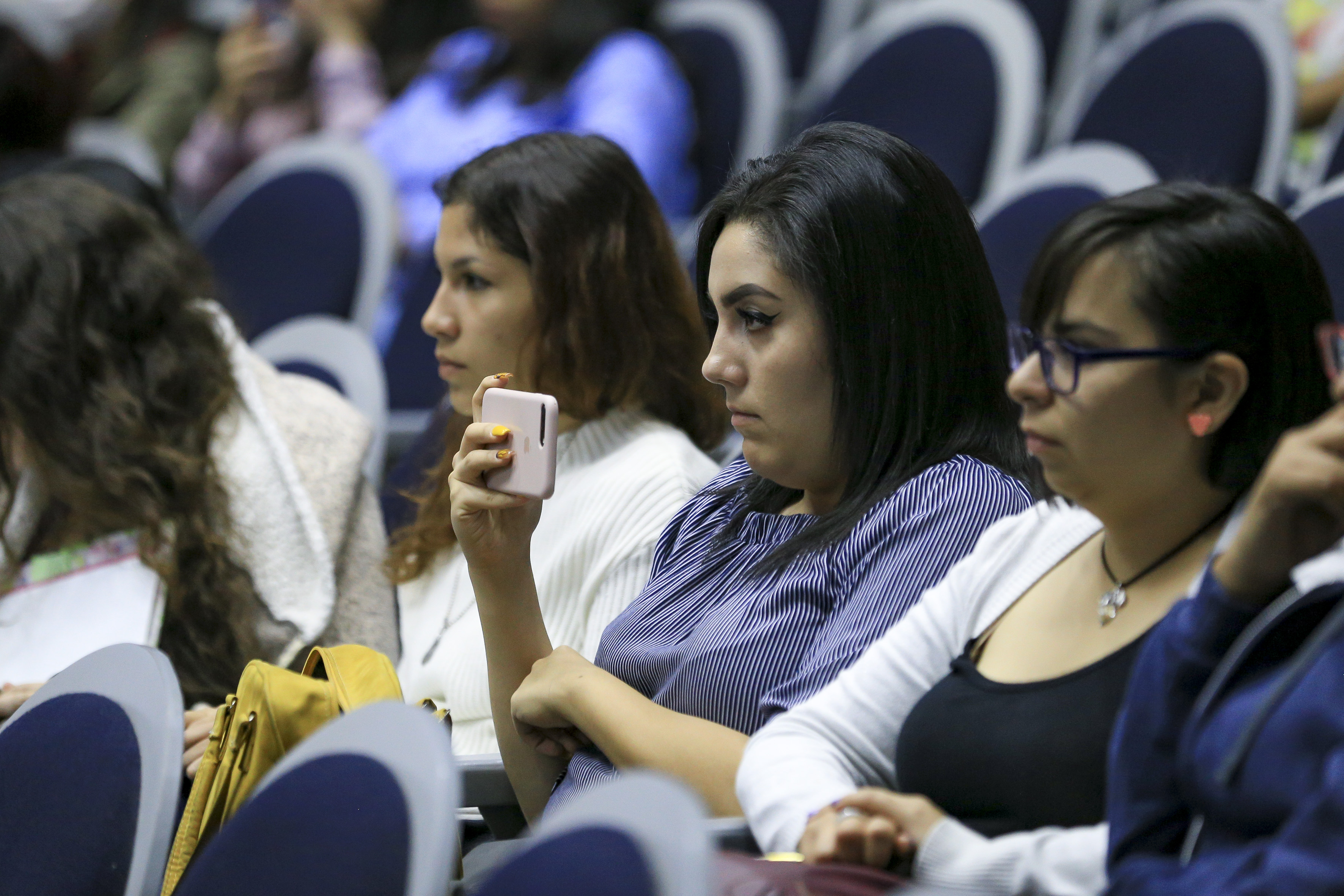 Alumnas asistentes al panel