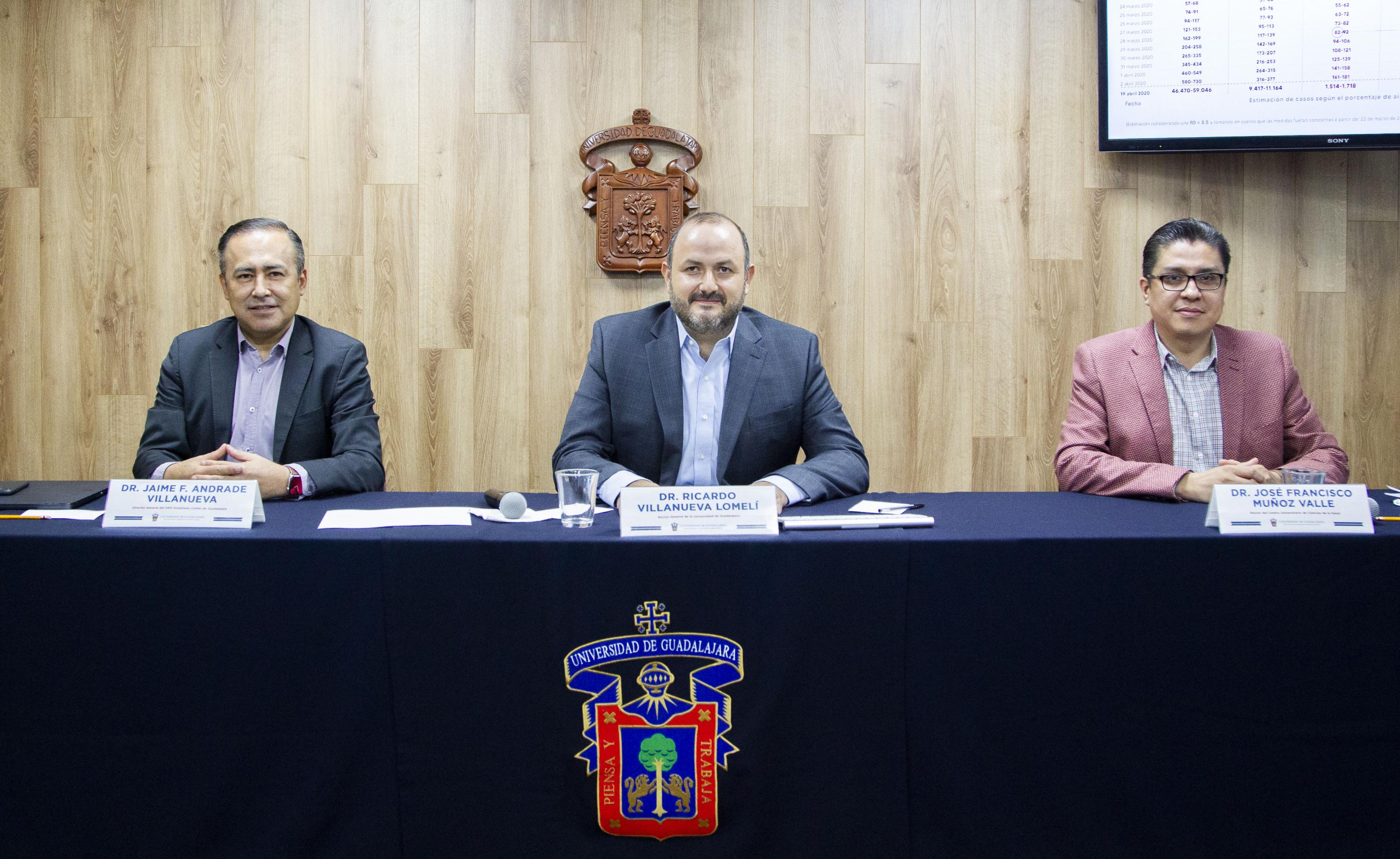 Mesa del Presídium en la rueda de prensa