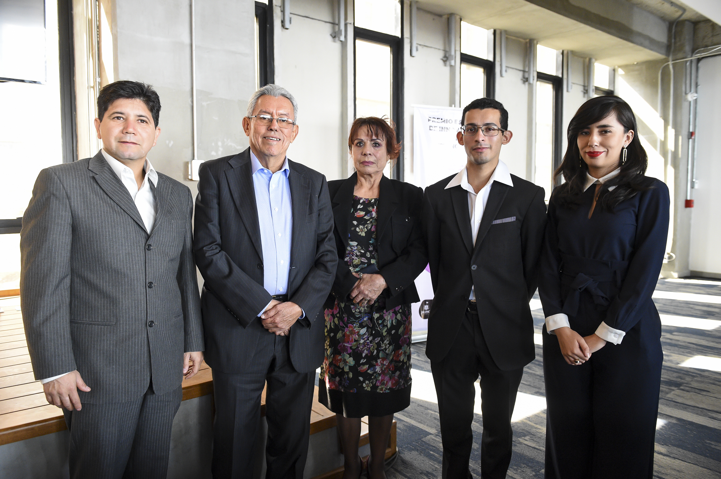 Premiados del CUCS posando para la foto