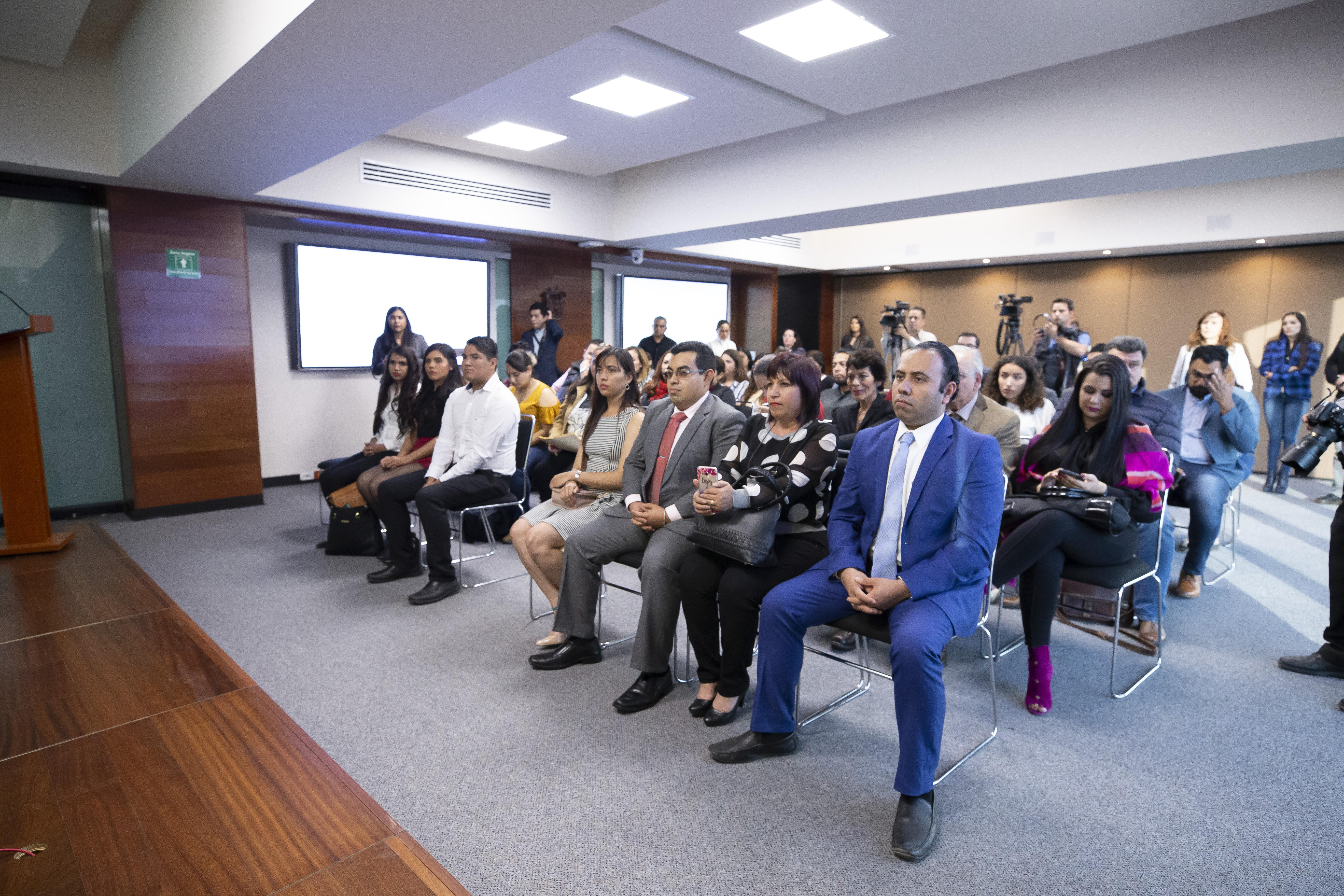 Publico asistente al evento de entrega del Premio