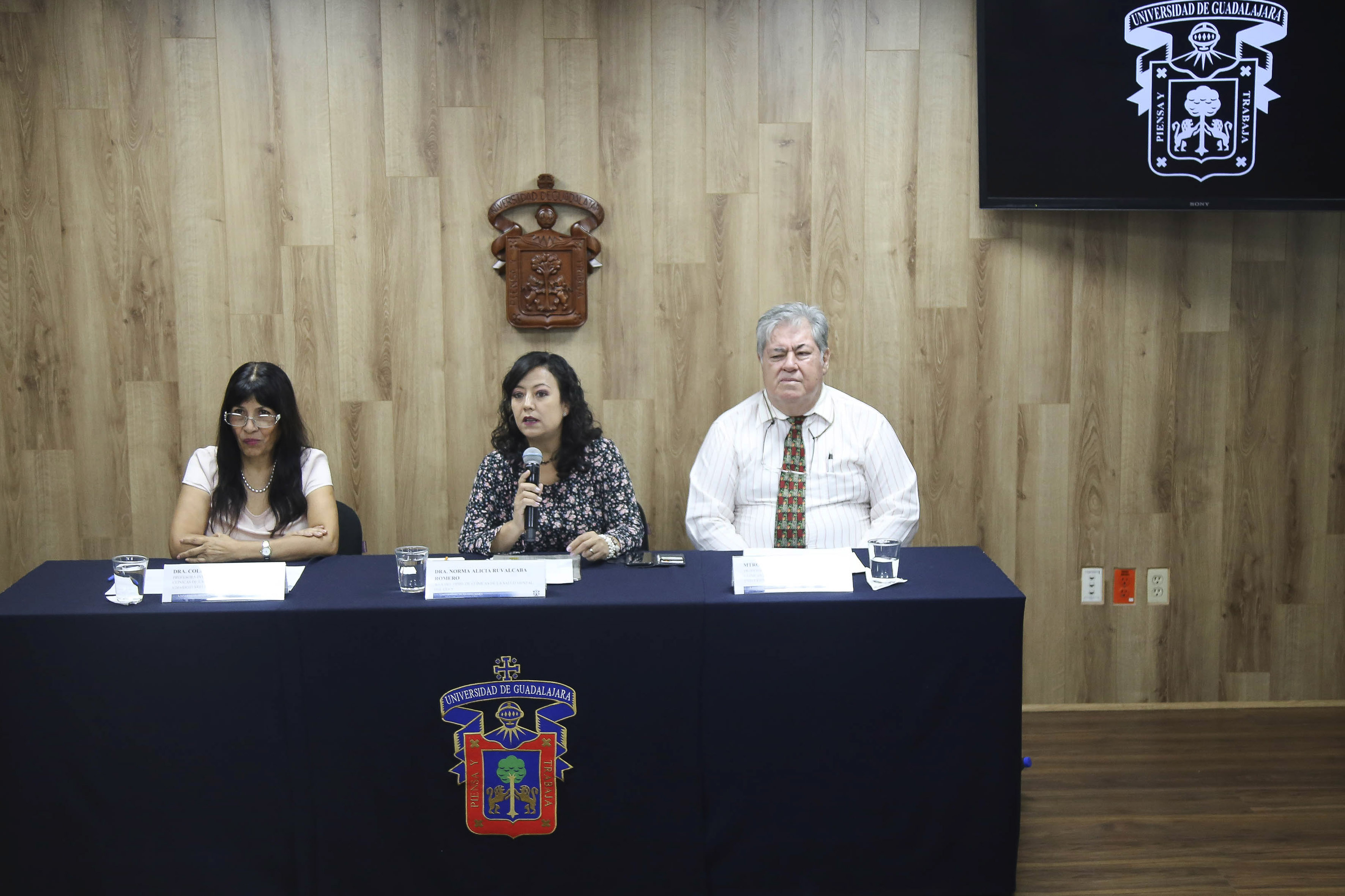 Miembros del presídium en la Rueda de Prensa