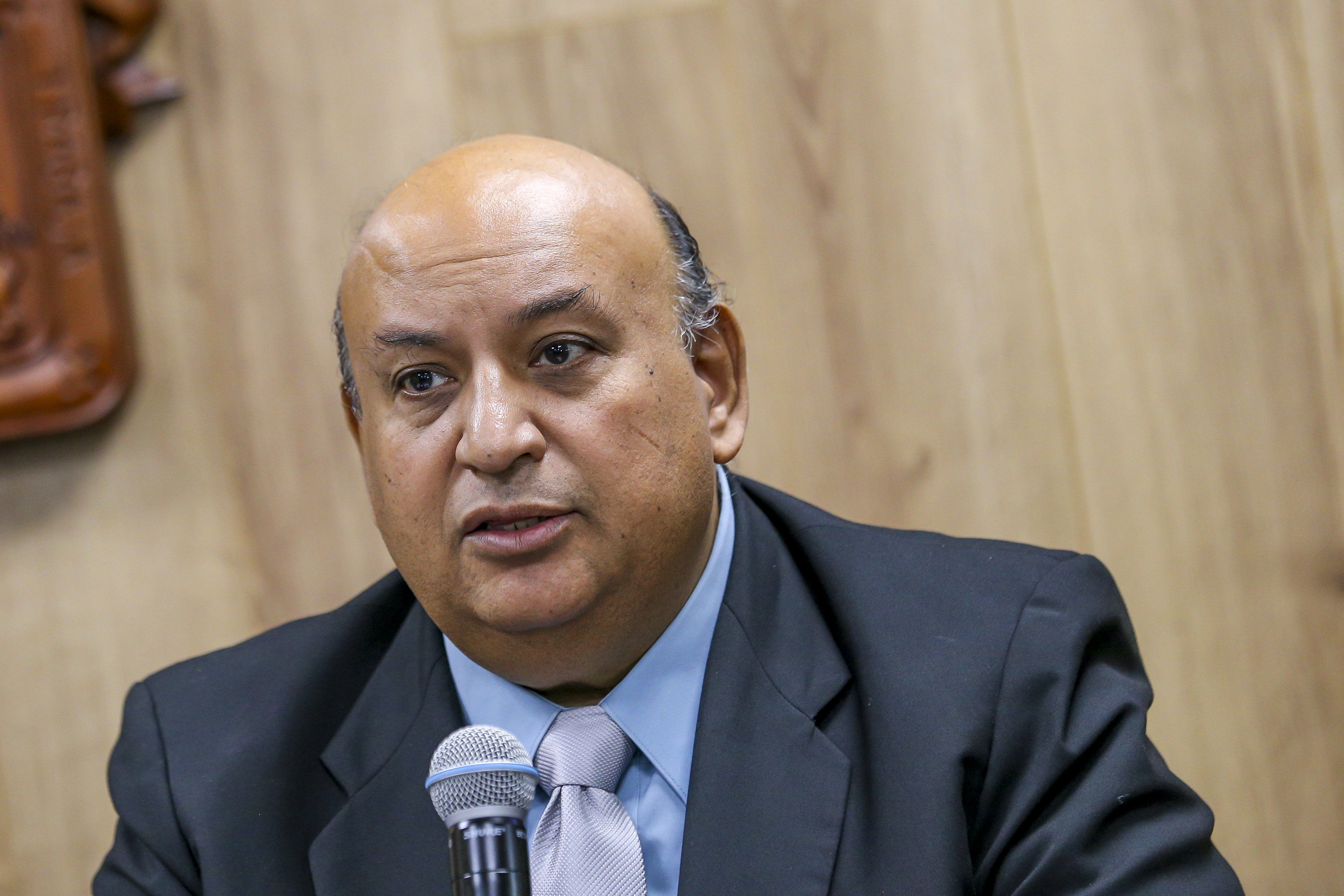 Mtro. Francisco Gutiérrez al micrófono