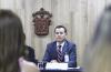 Dr. Eduardo Gómez Sánchez al micrófono 