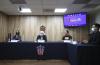 Toma general de los participantes en la rueda de prensa presencial