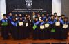 Foto grupal con alumnos graduados, autoridades y docentes de la maestría