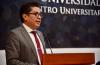 Rector CUCS tomando protesta a jefes de Departamento