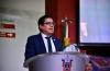 Rector CUCS dando mensaje a padres