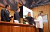Autoridades de la UdeG entregan reconocimiento a médico del CUCS por acudir en brigada a auxiliar a los damnificados por los sismos