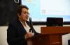 Dra. Rosario Ruiz, al micrófono en el Podium