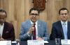 Rector del CUCS al micrófono en Rueda de Prensa