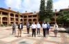 Autoridades gubernamentales y universitarias en el patio del Hotel Villa Primavera