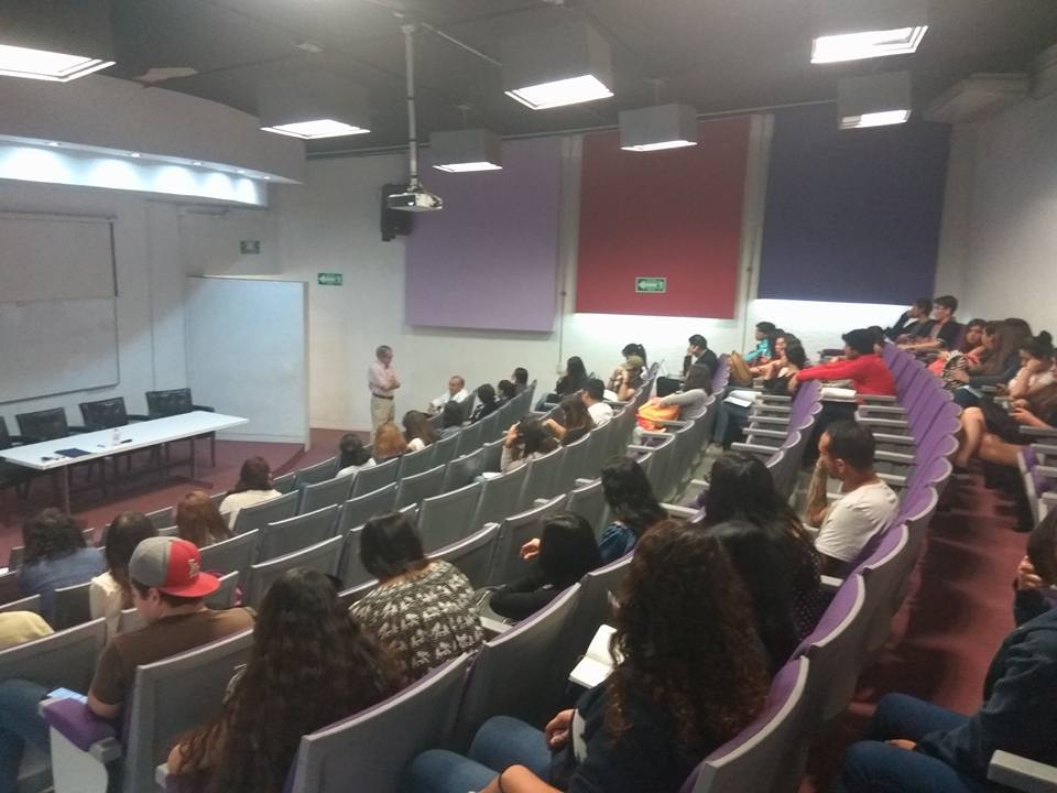 Alumnos asistentes al curso en el auditorio Benito Juárez
