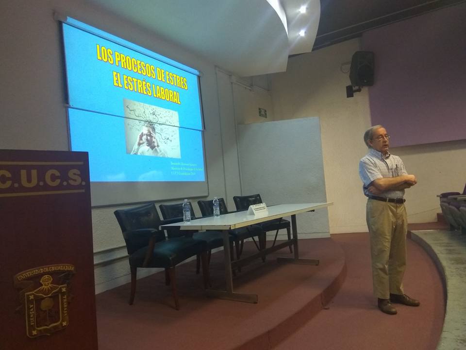 Dr. Bernardo Moreno hablando sobre el estrés