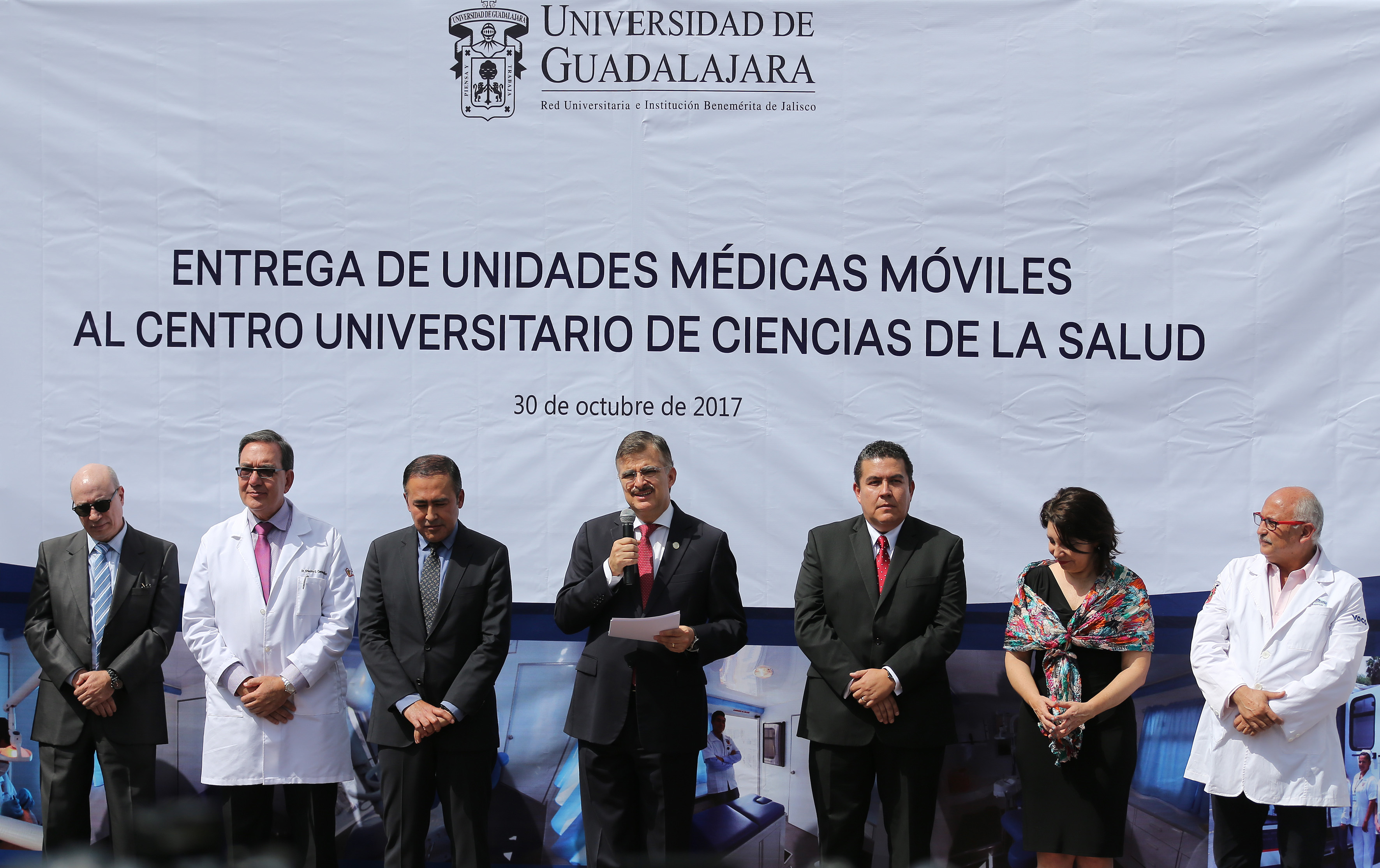 Miembros del presídium del evento de entrega de Unidades Móviles de Saludí