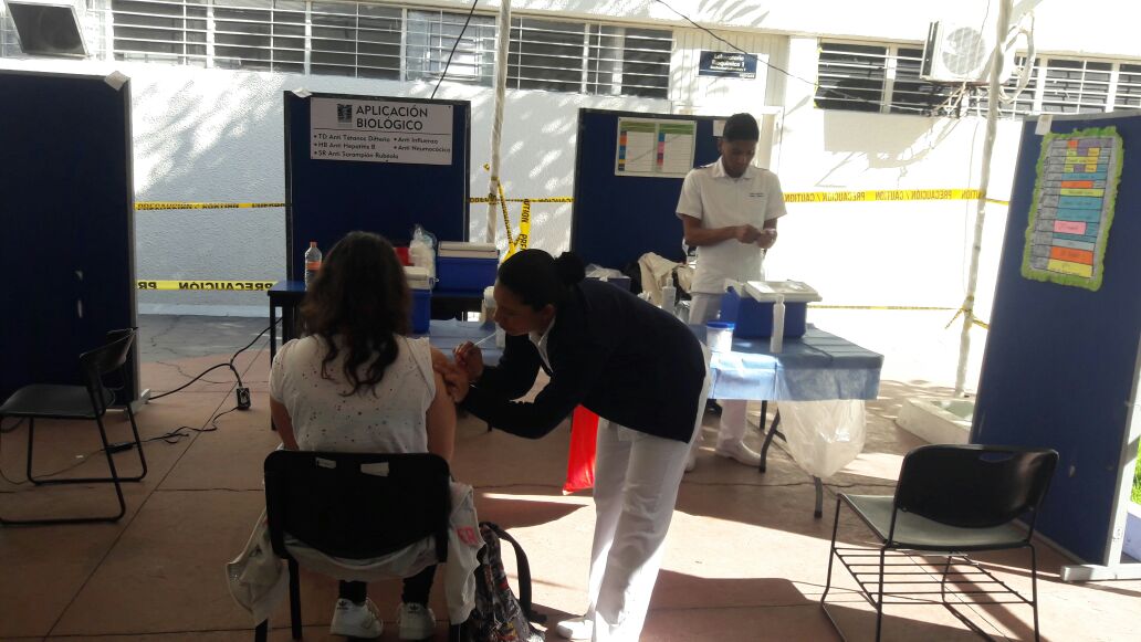 Módulo de vacunación en Feria de la Salud en CUCS