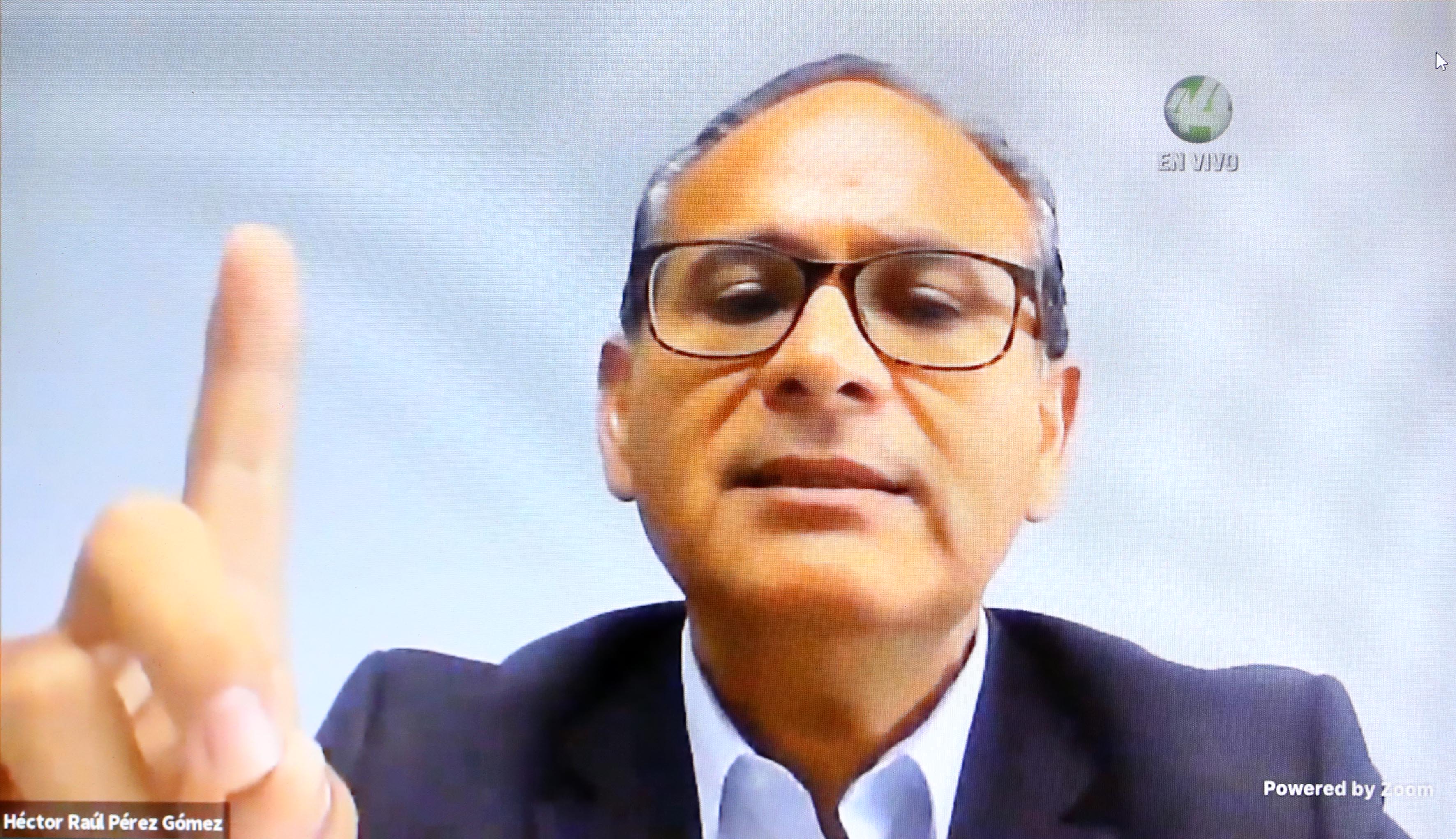 Dr. Héctor Raúl Pérez Gómez, Directivo del CUCS participante en el Webinar, imagen tomada de la transmisión por Zoom